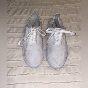 Women’s White Universal Thread Shoes (7)